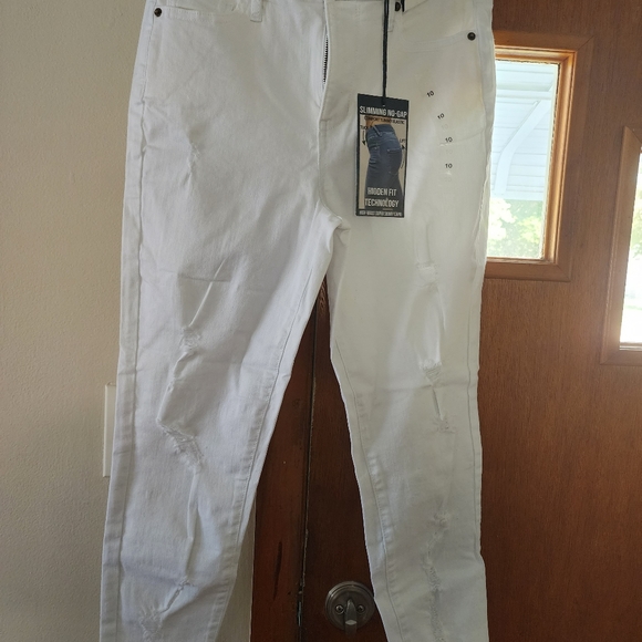 White distressed capris - Picture 3 of 5